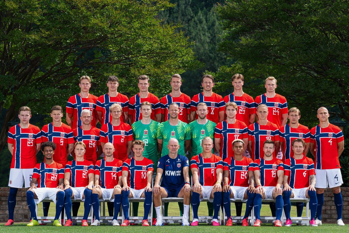 onedio's tweet photo. 🇳🇴Norveç Milli Takımı’ndan bir hatıra fotoğrafı daha... https://t.co/J1se7K3c1j
