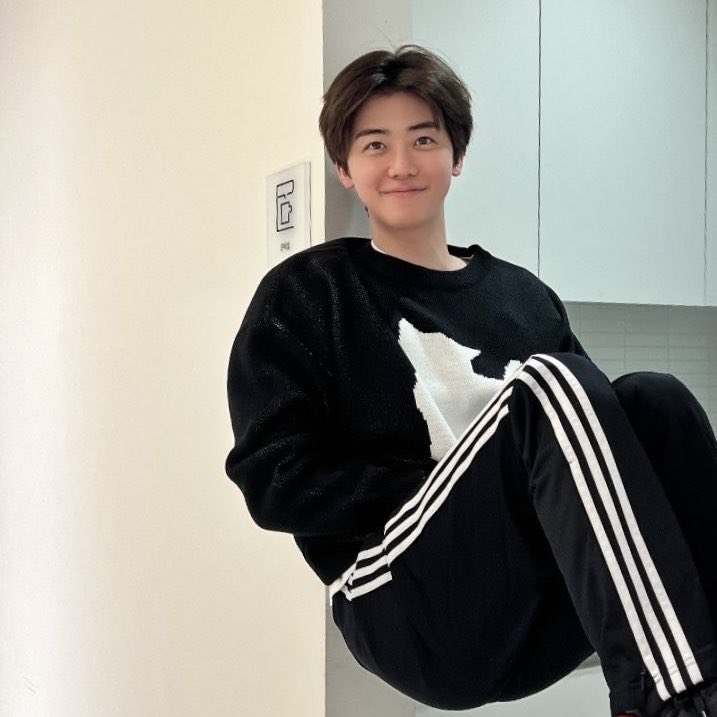 23smiley02's tweet photo. ผมเป็นของพี่ค้าบบ

หลักฐานล่ะ..ไม่เห็นมี

ก็ผมนั่งอยู่ตรงนี้ไงคนสวย

ยังไม่พอ

โหห..งั้นผมจะอยู่กับพี่ทุกวันเลยคนสวย https://t.co/KvAybOBlDt