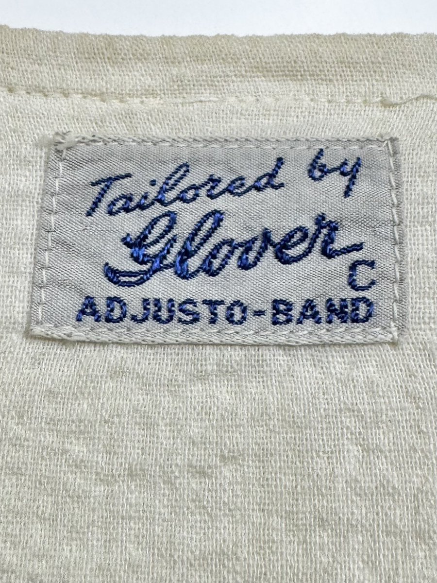 TruevintageS's tweet photo. 40s GLOVER PAJAMAS SHIRTです。
サイズ　無

肩幅　52cm
身幅　66cm
着丈　75cm
袖丈　20.5cm

40s頃のパジャマシャツ
オフホワイトカラーのシアサッカー地の1点で首元がオフセット仕様になった変わったスタイルが古さを感じます。
洒落た雰囲気です。https://t.co/Wj0zKIQutJ https://t.co/mkjLFRcOJa