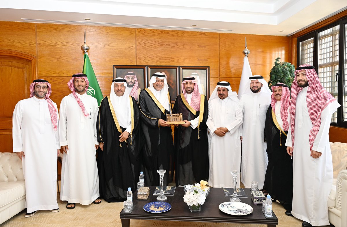 AsharqiaChamber's tweet photo. التقى معالي رئيس الهيئة الملكية للجبيل وينبع، المهندس خالد بن محمد السالم، اليوم رئيس مجلس إدارة #غرفة_الشرقية، فهد بن عبدالله الفراج، حيث بحثا أوجه التعاون المشتركة بين الجهتين، بحضور عدد من أعضاء مجلس الإدارة، والأمانة العامة. https://t.co/h56b81Ztn5