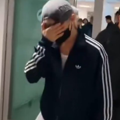 lixieshaven's tweet photo. felix’s shy reaction after govball and lollapalooza when receiving compliments about his abs is sending me 😭 https://t.co/qns6y7Ur2s