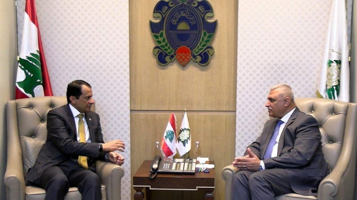 QatarEmb_Beirut's tweet photo. اجتمع سعادة الشيخ سعود بن عبد الرحمن آل ثاني سفير دولة قطر لدى الجمهورية اللبنانية، اليوم، مع سعادة اللواء حسن شقير المدير العام للأمن العام اللبناني. جرى خلال الاجتماع استعراض العلاقات الثنائية بين البلدين، بالإضافة إلى بحث الأوضاع العامة في لبنان والمنطقة https://t.co/OXcPo3GQGj