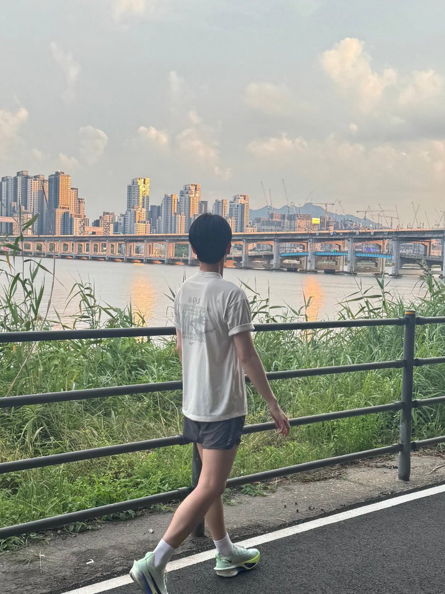 백현의 에리 tweet media