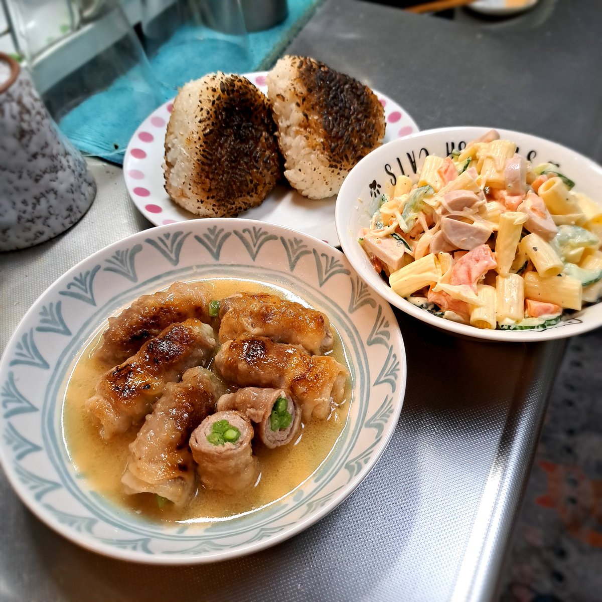PON2466's tweet photo. 夕食🍺
インゲンの豚バラ巻きコンソメ煮
とペンネサラダと焼きおにぎり👍
#おうちごはん
#お腹ペコリン部
#料理好きな人と繋がりたい https://t.co/8tv0hCIpXy