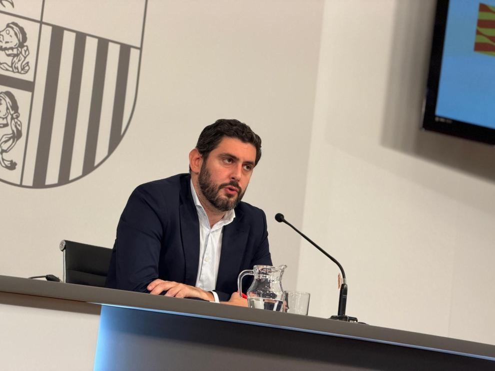 GobAragon's tweet photo. 🗣️❌ El vicepresidente @_a_nolasco anuncia la supresión de la financiación del Gobierno de Aragón para la cátedra de Cooperación al Desarrollo de la Universidad de Zaragoza.

➡️ Se sustituirá por fondos para los servicios sociales con prioridad nacional.

https://t.co/jYvWUlixxz https://t.co/ovd9yapGm9