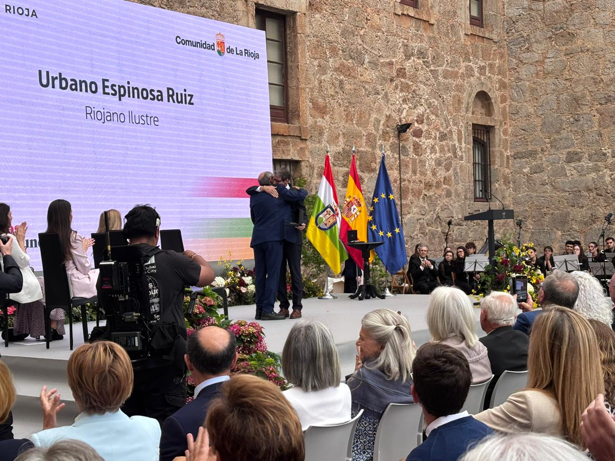 Rioja2's tweet photo. 🔴DIRECTO DÍA DE LA RIOJA: Urbano Espinosa: "Tenemos que tener la vista puesta en Europa, o hacemos de Europa la casa común de la geopolítica o no tendremos casa"

https://t.co/Ix1PWGRVwP https://t.co/QSR333yTSv