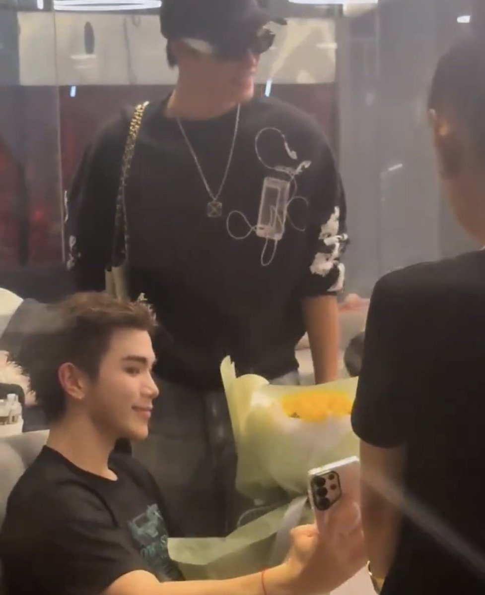 nox2perrr's tweet photo. รอบนี้ได้ถ่ายกับเจ้าของดอกไม้แล้วนะคับ😭😭😭😭😭😭😭😭😭😭😭😭😭😭😭😭😭😭😭😭😭😭😭😭😭😭😭😭😭😭😭😭😭😭😭😭😭😭😭😭😭😭😭😭😭😭😭😭😭😭😭 https://t.co/Cd5uNm8qmS