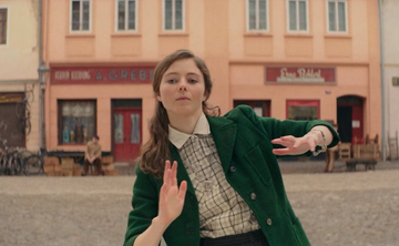 Gibboanxious's tweet photo. Jojo Rabbit (2019)

dir. Taika Waititi https://t.co/M29kmohDJf