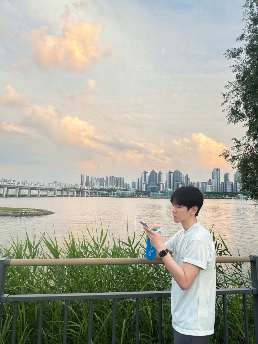 B506WORLD's tweet photo. 🍠 | 260609 bbh_official

🏃🏻‍♂️🌇

#BAEKHYUN #백현 #ベクヒョン #边伯贤
@B_hundred_Hyun @BAEKHYUN_INB100 @_baekhyun_JP https://t.co/n9GLUgi7zU
