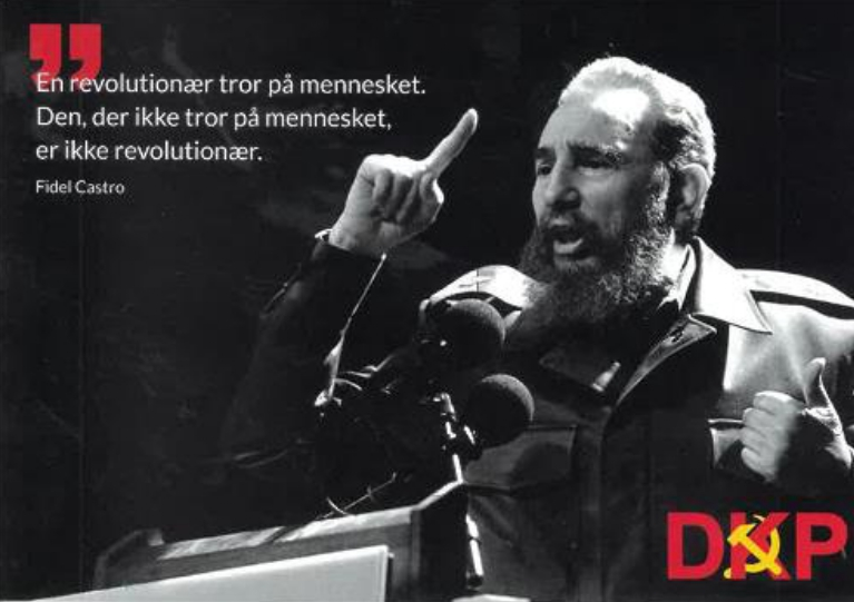 anamchongo's tweet photo. La foto corresponde a la visita de Fidel Castro Ruz a Dinamarca en 1995, a la Reunión Popular celebrada en el Centro Falkoner con motivo de la cumbre de la ONU.
La postal fue elaborada por DKP con motivo del centenario del nacimiento de Fidel, 1926-2026.
DKP - DK. https://t.co/6iaWdwHBkT
