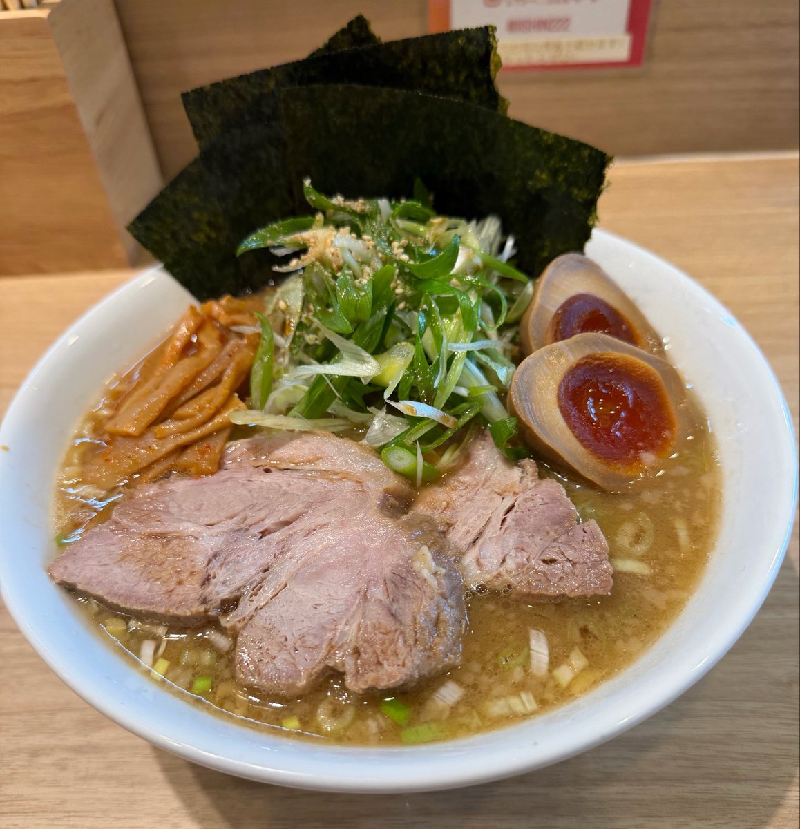 JICPAsaikou's tweet photo. 駅徒歩30分駐車場無しという立地なのに昼も夜も行列の名店
SUSURUに見つかるのも時間の問題かと思うが、これ以上混んでほしくないのでそっとしておいてほしい https://t.co/XRJMOjRUOi