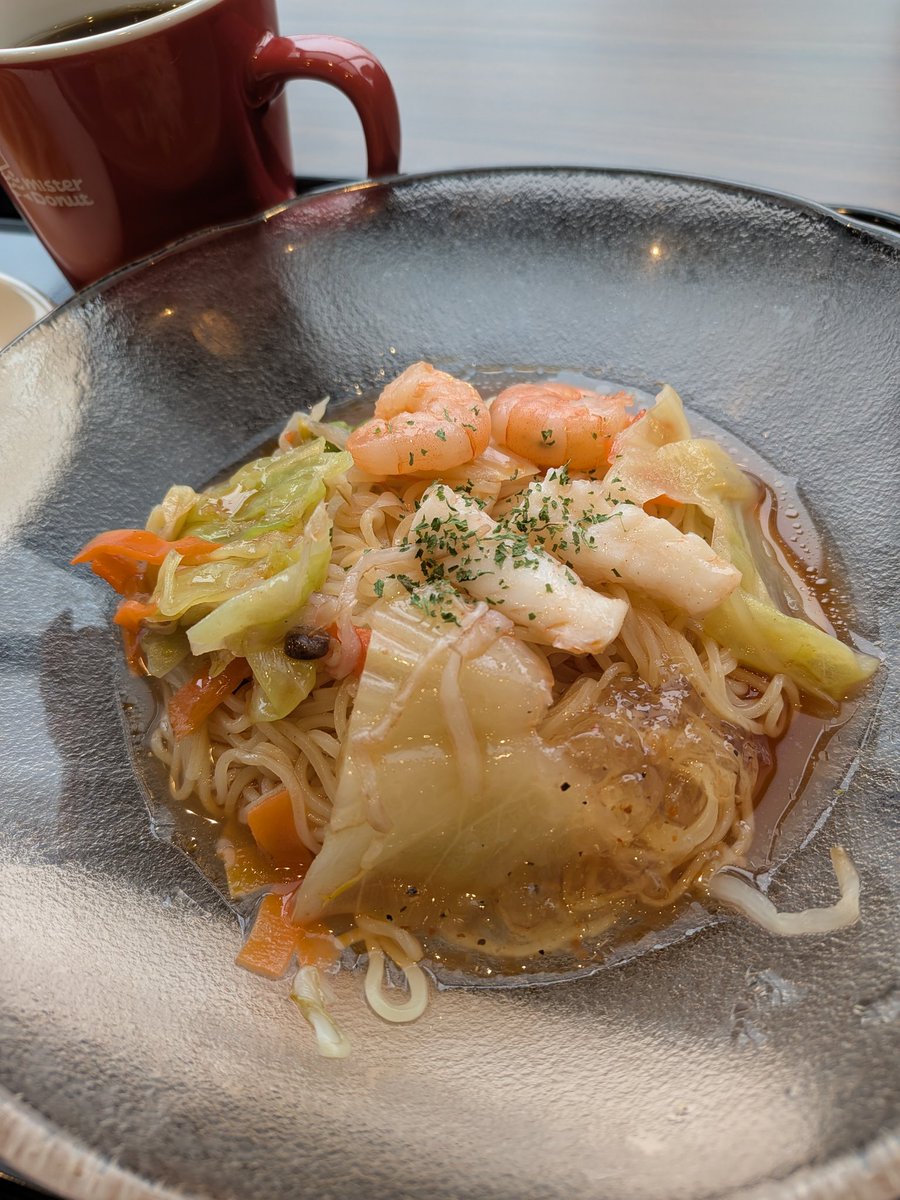 Hotty8943's tweet photo. ミスドの「夏の涼風麺」の洋風版の『トマト海鮮野菜涼風麺レモンジュレ添え』を愉しみました。お供は『フレンチクルーラー』と『ミスド ブレンドコーヒー』

レモンの酸味がもう少しあったらなぁという感想ですが、味はめちゃウマ♪個人的には、これが一番美味しかったですね

#こっちふリムいて https://t.co/Fgw6MA2Wbz