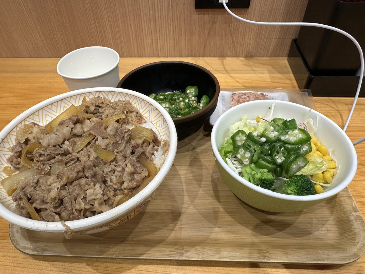 JNatcj's tweet photo. 旅に出ます
探さないで下さい
気が向いたら帰ります
ちなみに理由は自分探しの旅という大義名分のもとの観光です♪ https://t.co/KxYsK0E99y