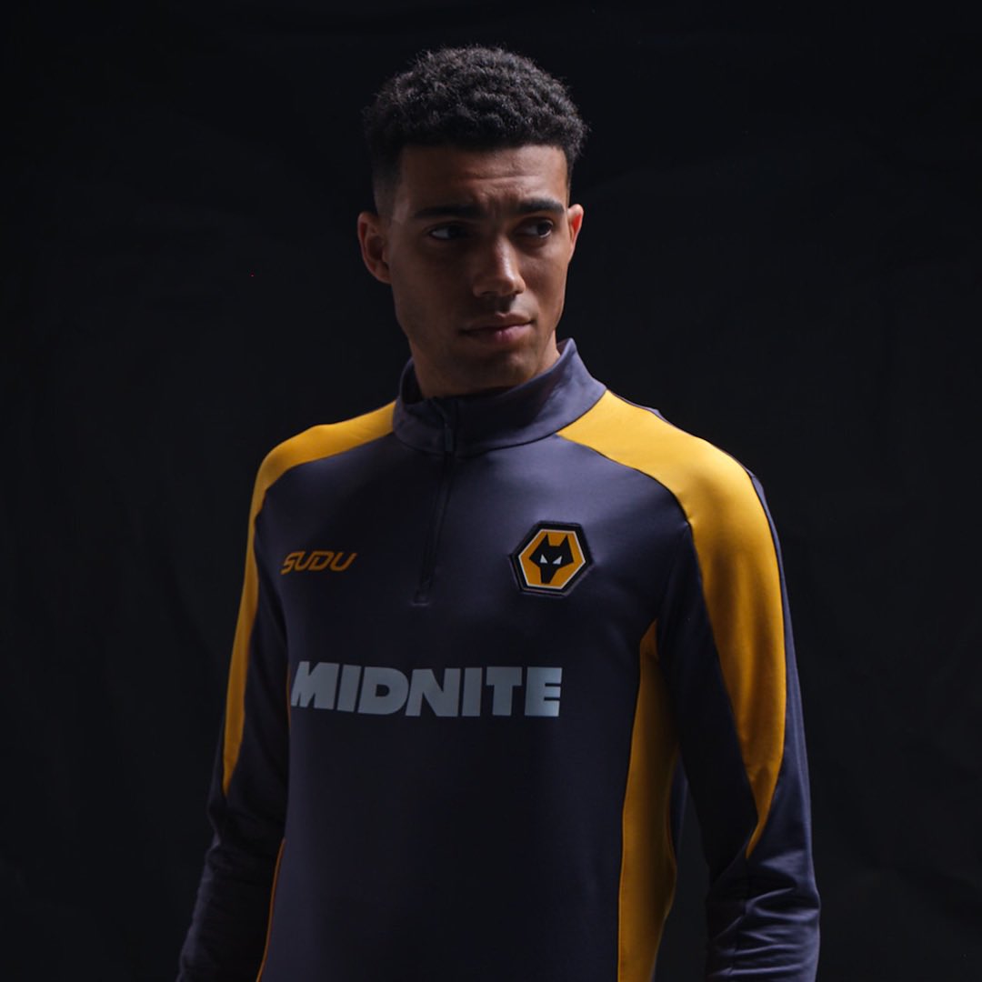 Wolves's tweet photo. The technical area just got an upgrade.

The 2026/27 Coaches Training Collection is here - Charcoal Blue, Old Gold accents, and performance-first construction from the training ground to matchday. 

Pre-Order Available Now https://t.co/z4vw17UPWK