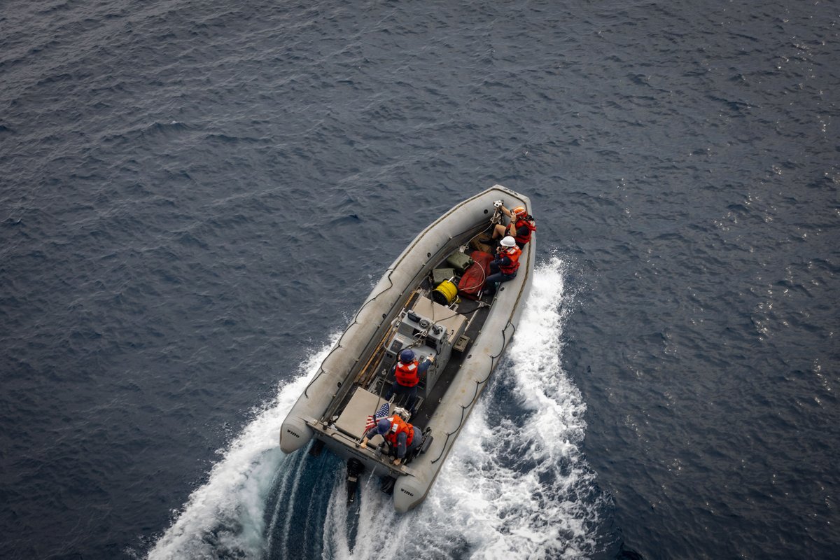 Agile. Capable. Effective.🌊
 
Small boats deploy from amphibious assault ship USS Boxer (LHD 4) while underway in the South China Sea. Constant vigilance is the key to support regional stability and ensure peace through strength.

#NavyReadiness | #US7thFleet https://t.co/FgOHsFOmC7
