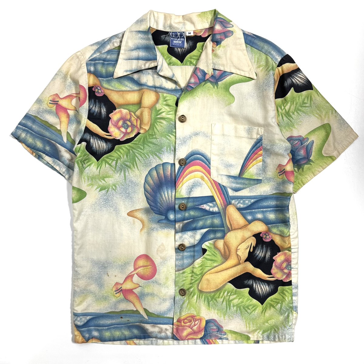 TruevintageS's tweet photo. 70s OP "NUDE" HAWAIIAN SHIRTです。
サイズ　M

肩幅　44.5cm
身幅　52cm
着丈　68cm
袖丈　23cm

OPのハワイアンシャツです。
有名なヌード柄です。
サーファータグがついた1点で各ボタンはオリジナルです。
中々見つからない印象のスペシャルな1点です。https://t.co/Wj0zKIQutJ https://t.co/1l22v4HmRQ