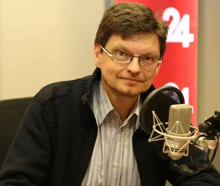NowySwiat24's tweet photo. Dziennikarz śledczy aresztowany. Taki był wniosek prokuratury, taka była decyzja sądu. Taka jest właśnie praworządność, "jak my ją rozumiemy" i taka jest "demokracja walcząca". Dla swoich umorzenia, dla niewygodnych dla władzy - areszty. Sygnał dla pozostałych dziennikarzy, którzy z pewnością nie wykażą się w tej sprawie solidarnością ponad podziałami z panem Leszkiem.