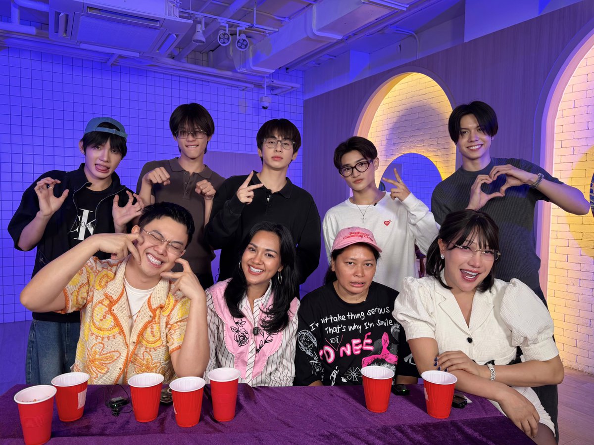 DICE_SONRAY's tweet photo. ขอบคุณ บะบะบอร์ดเกม @One31Playground  ที่ชวนพวกเรามาร่วมเล่น #werewolf ในครั้งนี้ ไม่ว่าจะเป็นชาวบ้าน หรือหมาป่า ก็โดนหลอกกันถ้วนหน้า😂 สนุกมากเลยครับ ดีใจมาก ๆ ที่ได้มาร่วมเล่นเกมกับพี่ ๆ ครับ ヾ( ˃ᴗ˂ )◞ • *✰

📺 สามารถรับชมได้แล้วตอนนี้ ทาง YouTube และ Facebook : One Playground นะครับ
🔗 : https://t.co/CAEvEz2PLa

#บะบะบอร์ดเกม 
#OnePlayground 
#DICE_SONRAY 
#SONRAYMUSIC