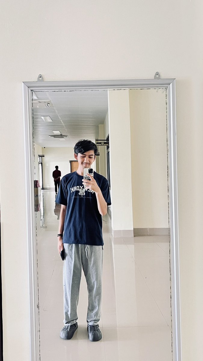 signatture2's tweet photo. kurus tinggi =…..? https://t.co/eROuwu2WBz