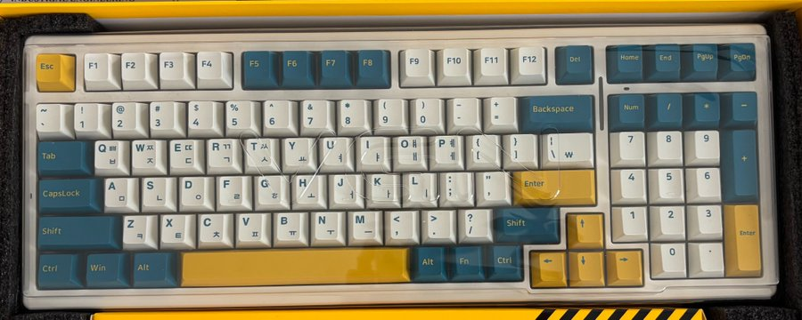 knit_developer's tweet photo. 뜨개 간절합니다 
뜨개 키보드 협찬 받고 싶습니다
논문쓸 자신 있습니다 
뜨개는 키보드가 총 10개가 있으며....
무려 지도교수님으로 부터 키보드 그만사라는 말을 들었습니다...
그만큼 간절합니다....
석사 뜨개를 믿어주실 키보드 브랜드 없나요 https://t.co/HFhDS4HRsf