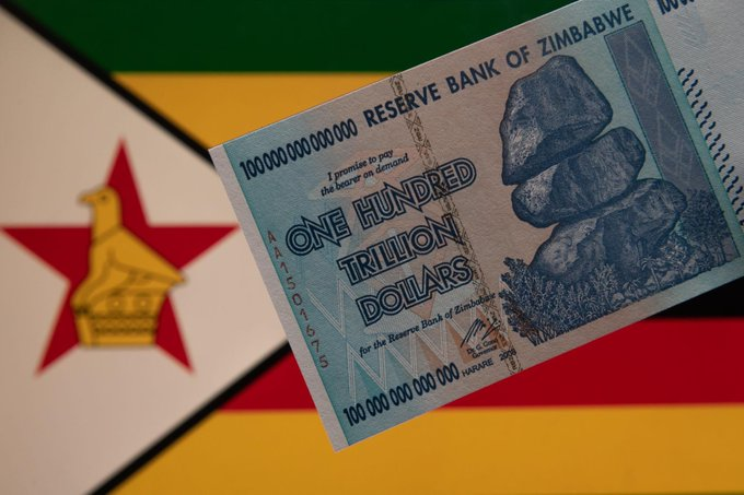 SamuelDamoy's tweet photo. @montessus_de @Bloom__ow Vous manquez d'ambition: non seulement il faut bloquer l'inflation, mais en plus il faut imprimer et distribuer plein de gros billets, comme ça tout le monde sera milliardaire comme au Zimbabwe💸💵 https://t.co/Hv6jtYwr8v