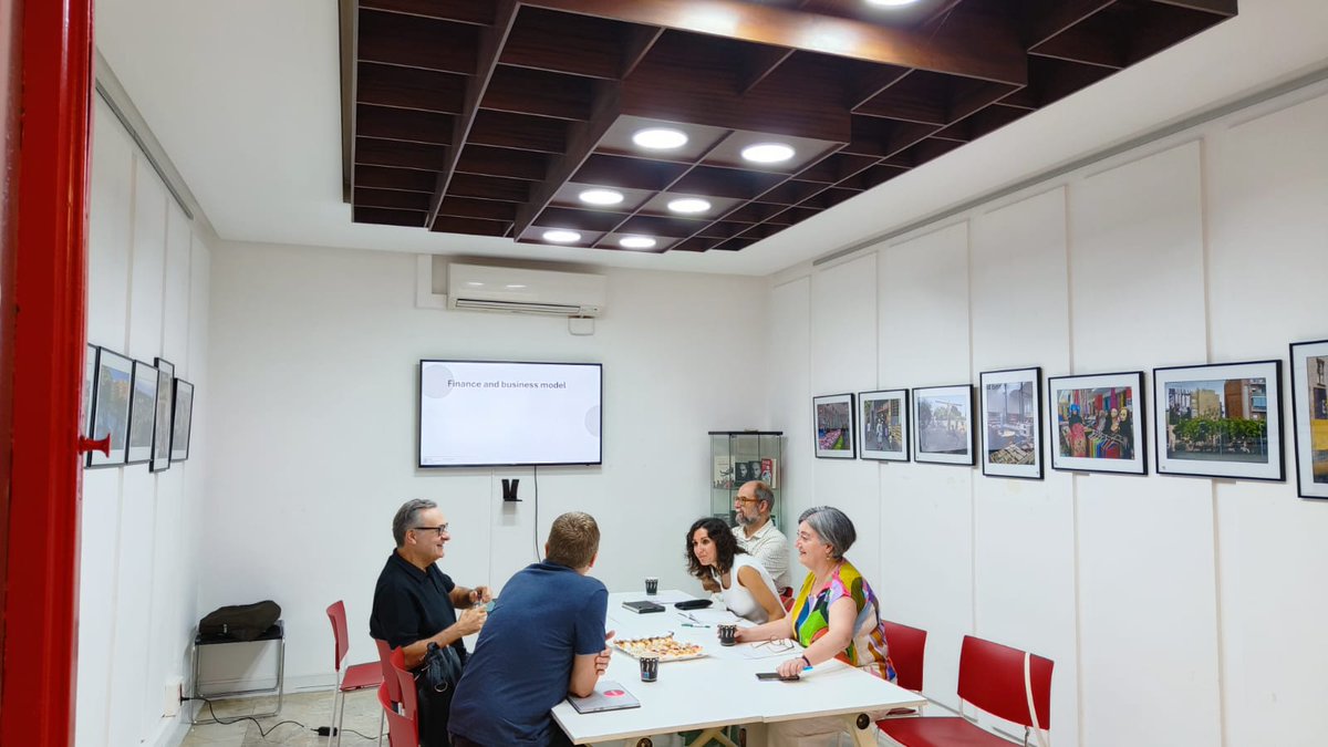 scc_iec's tweet photo. Grups de treball al taller “Public service media today in Europe", organitzat per la SCC-IEC, el Col·legi de Periodistes de Catalunya (CPC), l’InCom-UAB i Catalunya Internacional, a la seu del CPC, a Barcelona! #scc_iec #recerca #ciència #comunicació #audiovisual https://t.co/WCrCjAgs74