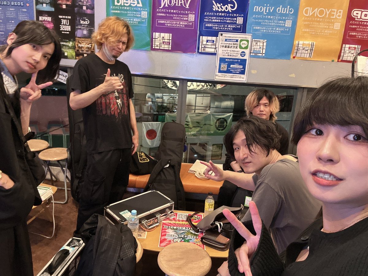 aoe_rock's tweet photo. チームvijonでスタジオでした✌️
12日のVAR'MILIONは
メンバー4/5がvijonスタッフです🥳
いつもとは違うVAR'MILIONが見れます！！
めっちゃ新鮮な気持ちで3時間あっという間やったー！！
絶対見に来てくれよなっ！！！！！

 #生誕祭まであと3日 https://t.co/0a59x5JGf7