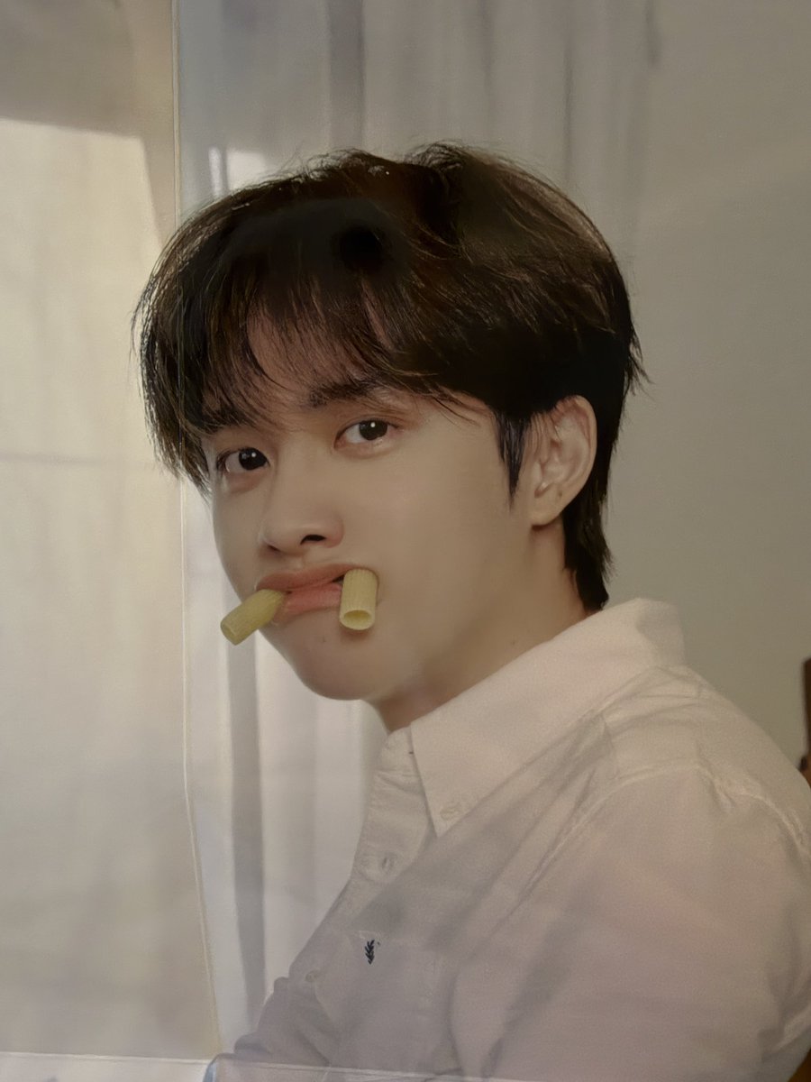 _kyungsooft's tweet photo. 가까이서 보니까 더 웃겨졌네 😭😭😭😭 https://t.co/P2VSDjsnzL