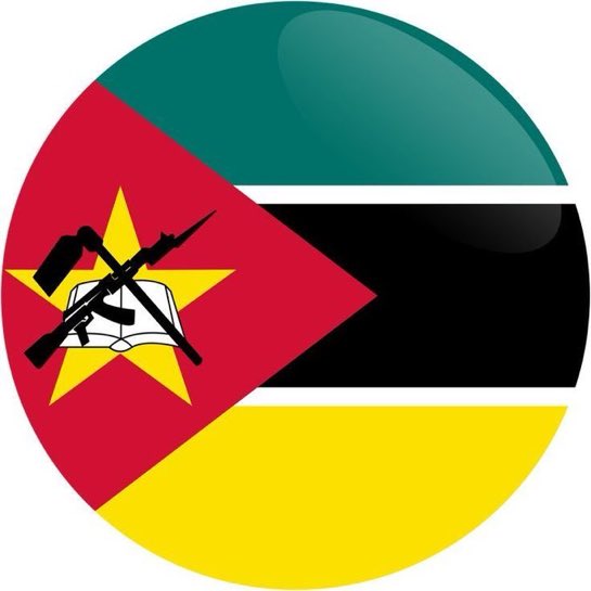 MafiaWasit's tweet photo. Bendera lawannya Timnas malam ini pakai gambar Senapan dan Pacul? https://t.co/M2A326SmTr