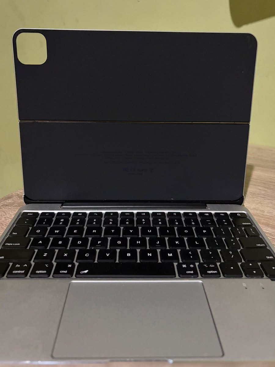 kysngjun's tweet photo. WTS / WANT TO SELL / DIJUAL Goojodoq Alumunium Metalic Alloy Magic Keyboard untuk Ipad Air 6 11” inch

750.000  (Harga Beli 1,2 jt)
No minus (touchpad lancar, keyboard berfungsi sangat baik)
Pemakaian baru 1 bln

Bisa 🍊 kalo mau

Dijual karena mau beli macbook hehe #zonauang https://t.co/F5zDPgGPiB