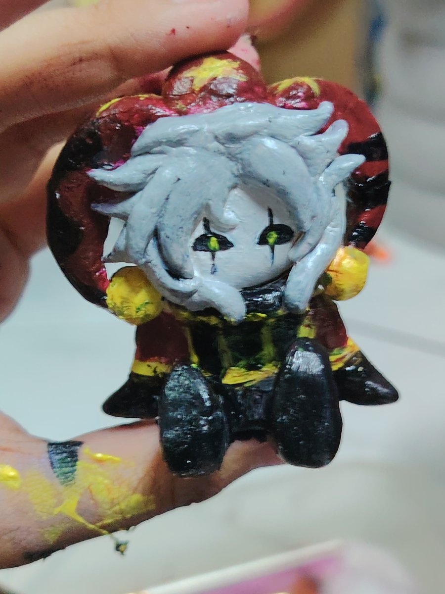 devsthesimp's tweet photo. I made a small Pierrot from The Freak Circus Clay sculpture

Also this is my first time making something like this qwq

I never really sculpted (since im horrible at it) i hope ya'll still like my very messy sculpture hehe

#TFC #TheFreakCircus https://t.co/Nr0cSChtKY