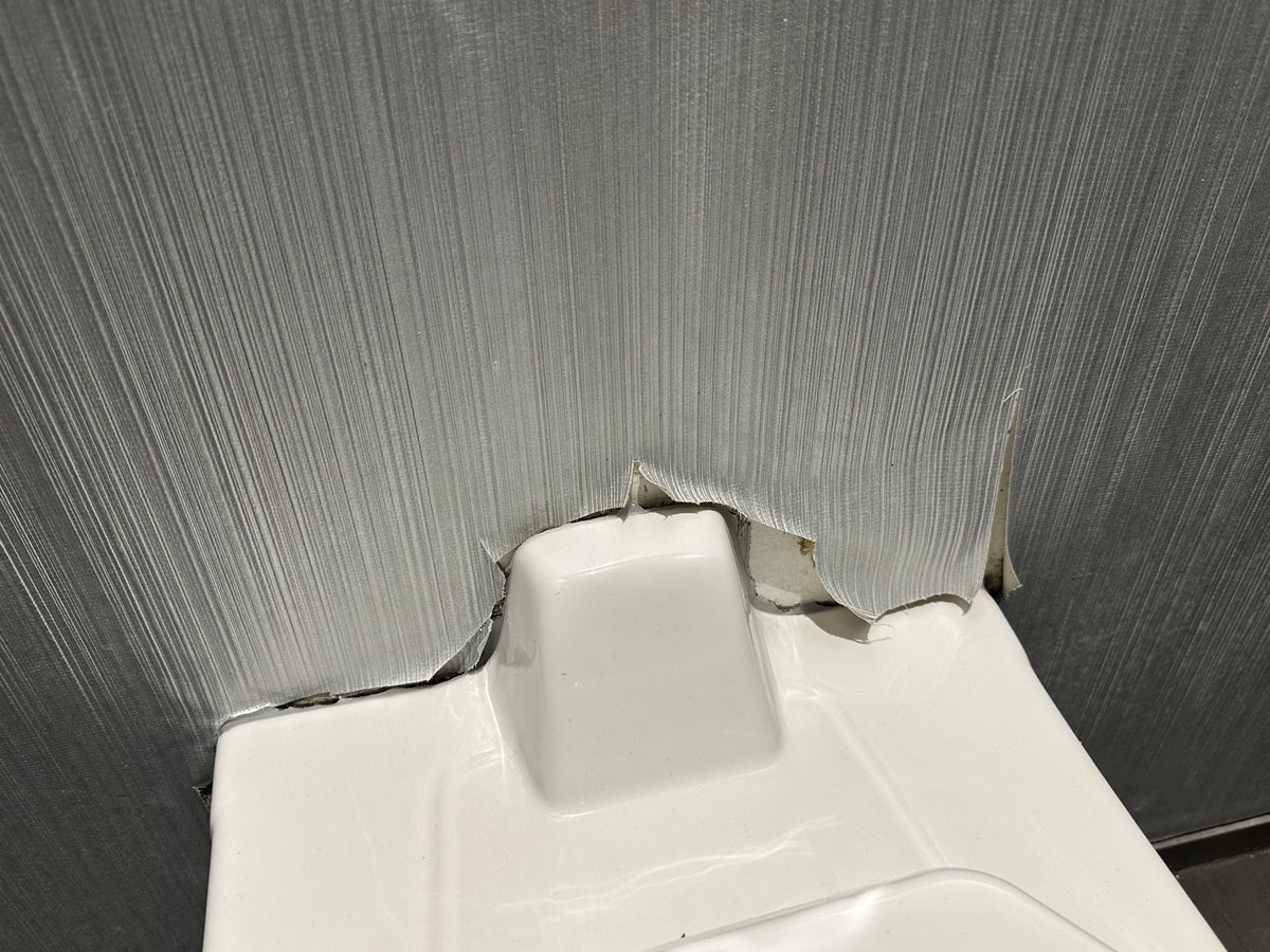SZmenak's tweet photo. @AirCanada what’s the point of being a 50k member when your bathrooms look like this at YYZ US departure lounge - your primary global hub!! https://t.co/xgN5KnAPRd