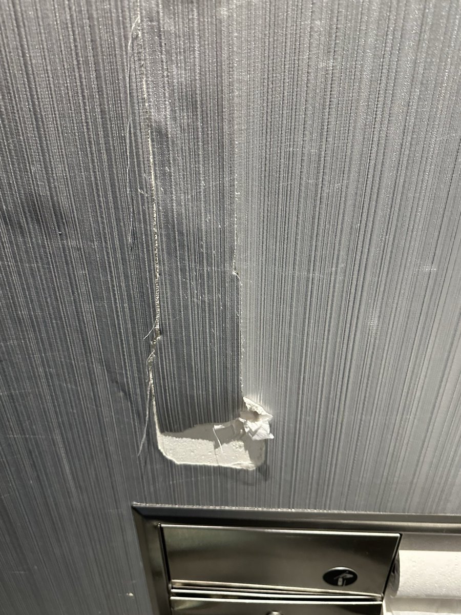 SZmenak's tweet photo. @AirCanada what’s the point of being a 50k member when your bathrooms look like this at YYZ US departure lounge - your primary global hub!! https://t.co/xgN5KnAPRd