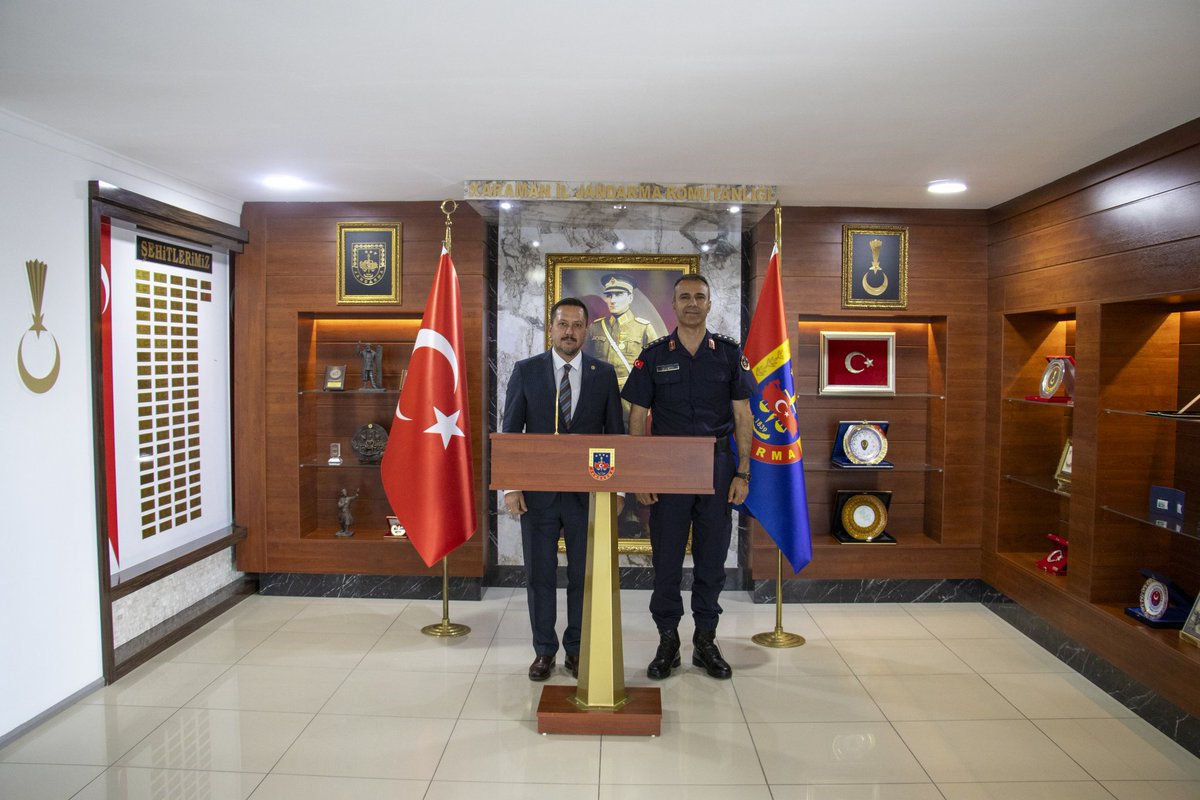 avSelmanEser's tweet photo. Karaman İl Jandarma Komutanlığını ziyaret ettik.

İl Jandarma Komutanımız  J.Alb. Osman Saygılı ile görüştük. ilimizde yürütülen asayiş, güvenlik ve kamu düzenine yönelik çalışmalar hakkında değerlendirmelerde bulunduk.
 
Vatandaşlarımızın huzur ve güvenliği için gece gündüz kahramanca görev yapan jandarma teşkilatımıza teşekkür ediyor, görevlerinde üstün başarılar diliyorum. 🇹🇷