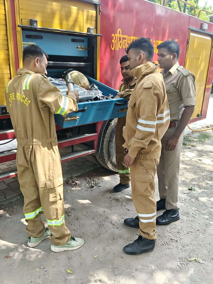 budaunfire's tweet photo. श्रीमान महानिदेशक, UPF&amp;ES महोदय के आदेशानुसार एवं CFO बदायूं महोदय के निर्देशन में दि0 09.06.26 को  फायर स्टेशन बदायूं में सप्ताहिक फायर ड्रिल कराई गई व फायर/रेस्क्यू उपकरणों के रख-रखाव ���वं संचालन का अभ्यास कराया गया। @fireserviceup https://t.co/wPfMN0tnV5