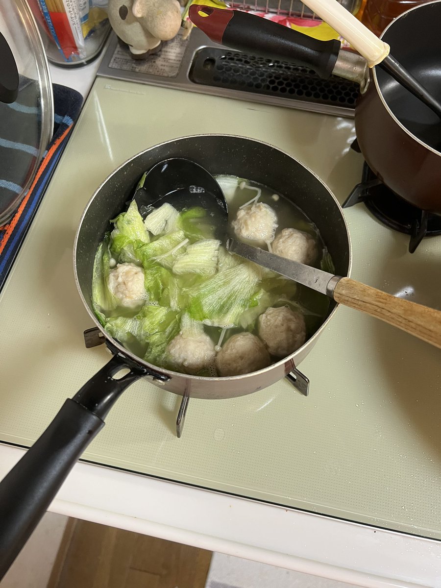 Gen_S48's tweet photo. カレーとスープ作りながら宅トレ https://t.co/aFCQHbO35Z