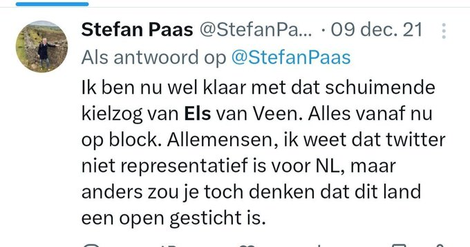 veen_els's tweet photo. Jongeren lieten zich niet makkelijk vaccineren. Ik heb in 2021 zoveel jonge mensen ontmoet die onder grote druk stonden. Die bedreigd werden hun baan te verliezen als ze zich niet lieten prikken. In die tijd werd vanuit de instituten ontkend dat er sprake was van dwang. Maar er was wel degelijk sprake van drang. Ik heb een vrouw op mijn spreekuur gehad die zich niet wilde laten prikken omdat ze graag zwanger wilde worden. Maar zij moest afvallen van de gynaecoloog om haar kans op zwangerschap te verhogen en tegelijk kon ze niet naar de sportschool. Ad Verbrugge heeft misschien makkelijk praten omdat hij een baan aan de academie heeft. In mijn beleving is diezelfde academie juist de oorzaak dat jongeren en kinderen onder zulke enorme druk zijn gezet. Huisartsen zoals ik, die zich  uitspraken over de toenmalige prikdrang, werden verketterd door niet de minsten. Roland Pierik, die niet alleen pro-vax was, maar ook in de Denktank Desinformatie zat die kritische huisartsen aan kon pakken. Maar ook Stefan Paas, hoogleraar aan de VU, die geen verstand had van vaccineren, maar destijds huisartsen tegen me opzette. Stefan Paas stelde me in 2021 op hoge toon een vraag over de prikken en de relatie met myocarditis. Toen ik had geantwoord kreeg ik een block. Dat was destijds het klimaat in de academische wereld. Het was destijds buitengewoon moeilijk je publiekelijk uit te spreken. Ik ben zelf ook wezen praten bij de Nieuwe Wereld. Ik ben in 2021 mijn baan kwijtgeraakt juist doordat ik me uit bleef spreken. Begin dit jaar gooide Verbrugge mij voor de bus, toen Stefan Paas hem vroeg waarom huisarts Els van Veen was uitgenodigd bij de Nieuwe Wereld. Op dat moment had Verbrugge de kans om pal voor zijn gasten te gaan staan. Maar dat deed hij niet. Ad Verbrugge spreekt hier mooie woorden en ik ben het met hem eens dat Corona nooit had mogen gebeuren. Maar laat hem niet zeggen dat jonge mensen zich makkelijk lieten vaccineren. Ook voor hen was de groepsdruk enorm, juist jonge mensen willen graag bij de groep horen en moeten nog een positie zien te bereiken. Het is onvergeeflijk wat er destijds is gebeurd, met dank aan de academie. Als vrijwel alle medici en toonaangevende mensen van de academie alarm hadden geslagen en hadden gezegd, dit mág en kán niet wat hier gebeurt, was het niet gebeurd. En het trieste is, er is niets veranderd. Dezelfde mensen zitten nog steeds op dezelfde posities. Ontslagen wetenschappers en artsen hebben geen eerherstel. https://t.co/0OpGHNcQLV