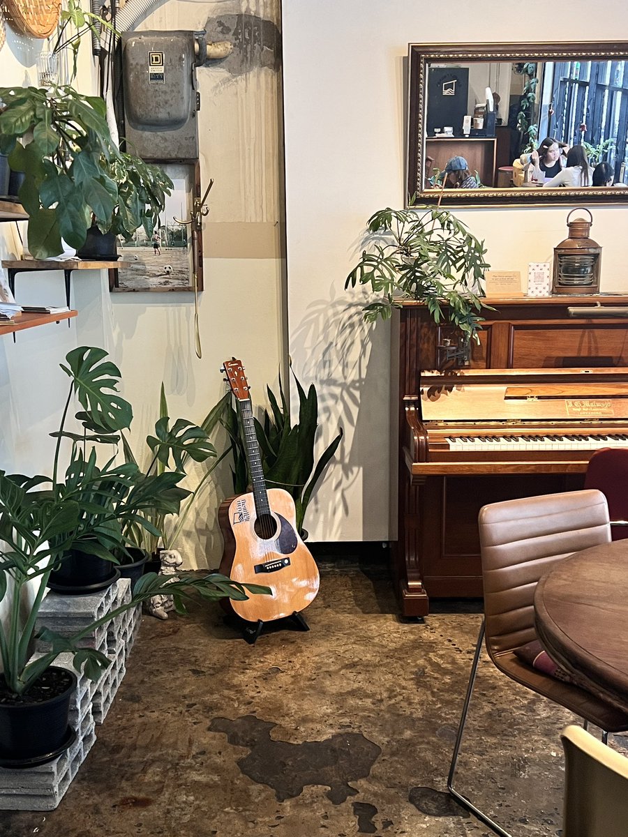 __encre's tweet photo. บ้านแสนแสบตรงใกล้ๆหอศิลป์ ราคาดี บรรยากาศดี ร้านสวย มีแมว💖 https://t.co/iZhMjUdC1c