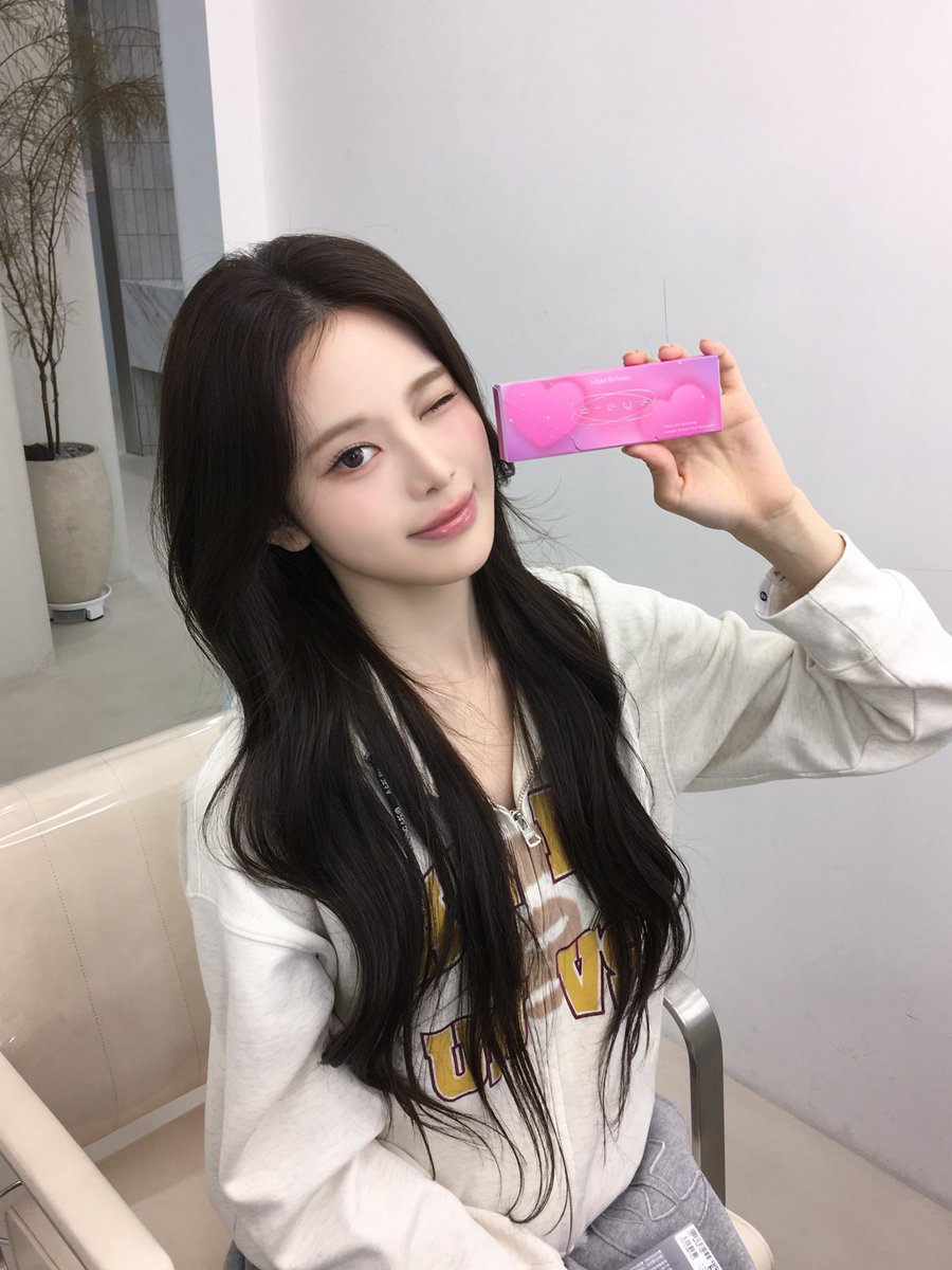 izna_offcl's tweet photo. [📸] 

a-eye's New Muse ✨

@Refrear

#광고
#카라콘_에이아이 #aeye #카라콘
#izna #이즈나
#BANGJEEMIN #방지민 https://t.co/X5RQQAOopn