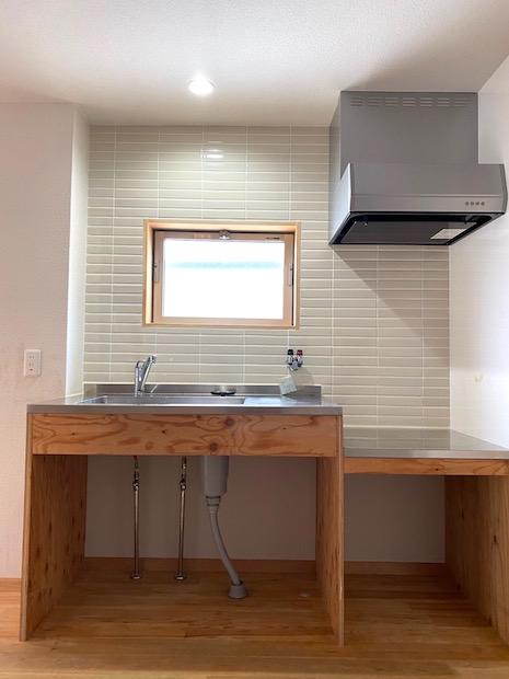 530E's tweet photo. カフェや雑貨屋さんなどが集まった、まるで「小さな町」の中に住める賃貸。もちろんアトリエや小商い使用もOK。
イベントもよく行われているそうで、この環境に住むの楽しそうだなあ。

📍兵庫県宝塚市29㎡ https://t.co/ueEEl3vlvf https://t.co/qiPaxjiOMD