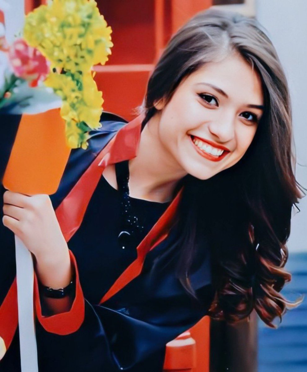 GurbetciGencler's tweet photo. Henüz öğretmenliğinin ilk karne gününde PKK terör örgütünün kahpece saldırısı sonrası şehit olan Şenay #AybükeYalçın öğretmenimizi vefatının yıl dönümünde saygıyla anıyoruz.
Ruhun şâd olsun...

Unutmadık
Unutmayacağız
Unutturmayacağız

#GurbetçiGençler https://t.co/p4GzkdPiGL