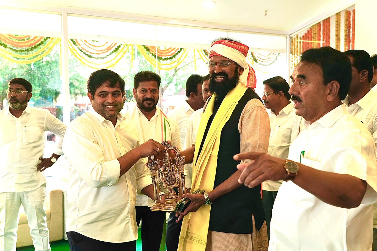 PNRTDP's tweet photo. ఇటీవల ఉమ్మడి పాలమూరు జిల్లా పర్యటనలో భాగంగా సోమశిలలోని రివర్ ఫ్రంట్ మృగవాణి రిసార్ట్‌లో బస చేసేందుకు విచ్చేసిన తెలంగాణ గౌరవ ముఖ్యమంత్రివర్యులు శ్రీ రేవంత్ రెడ్డి గారికి మరియు గౌరవ మంత్రులు ఉత్తమ్ కుమార్ రెడ్డి గారికి, జూపల్లి కృష్ణారావు గారికి ఘనంగా స్వాగతం పలికాను. https://t.co/6tENqluLBL