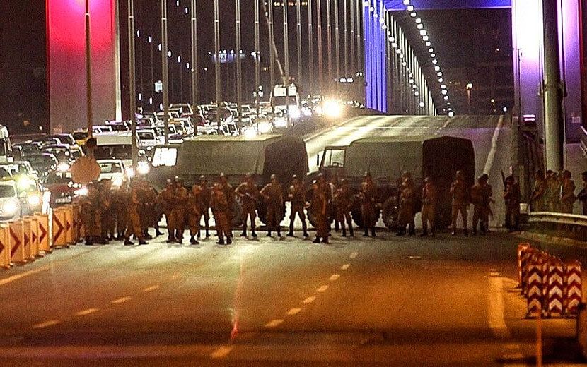 Ludoowic's tweet photo. Sunucu Ahmet Mümtaz Taylan ile başlayan tartışma kontrolden çıktı! https://t.co/f57LAVCpwZ