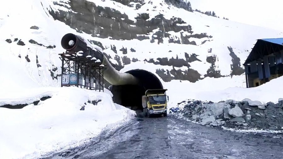 BreakingMinutes's tweet photo. BREAKING: 🇮🇳 India has achieved a major milestone in the construction of the strategic Zojila Tunnel, with engineers completing the final breakthrough that will provide all-weather access between Kashmir and Ladakh near the China border

▪️ 13.14 km long tunnel

▪️ India’s longest road tunnel

▪️ Connects Srinagar and Leh year-round

▪️ Designed to improve civilian and military connectivity in the Himalayan frontier region.