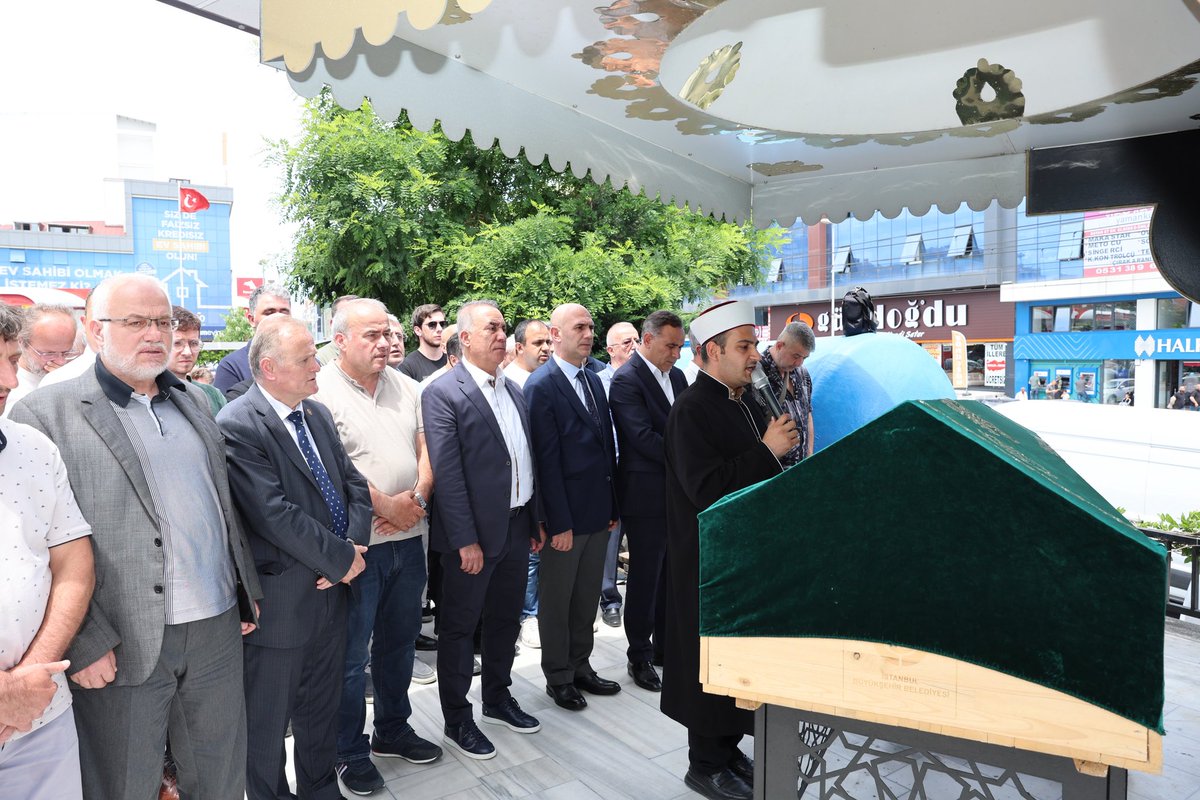 ImdatKamac's tweet photo. Geçmiş Dönem Meclis Üyemiz Yasin Gazi’nin Kayınbiraderi Mustafa Kahraman beyefendiyi, öğle namazına müteakip Sultançiftliği Mahallesi Hacı Şükrü Camii’nden Belediye Başkanımız Av. Abdurrahman Dursun ile birlikte son yolculuğuna uğurladık.

Merhuma Yüce Allah’tan rahmet; kederli ailesine başsağlığı ve sabır diliyorum. Mekânı cennet olsun. 

📍Sultançiftliği Mahallesi

@abdullahozdemir
@avadursun