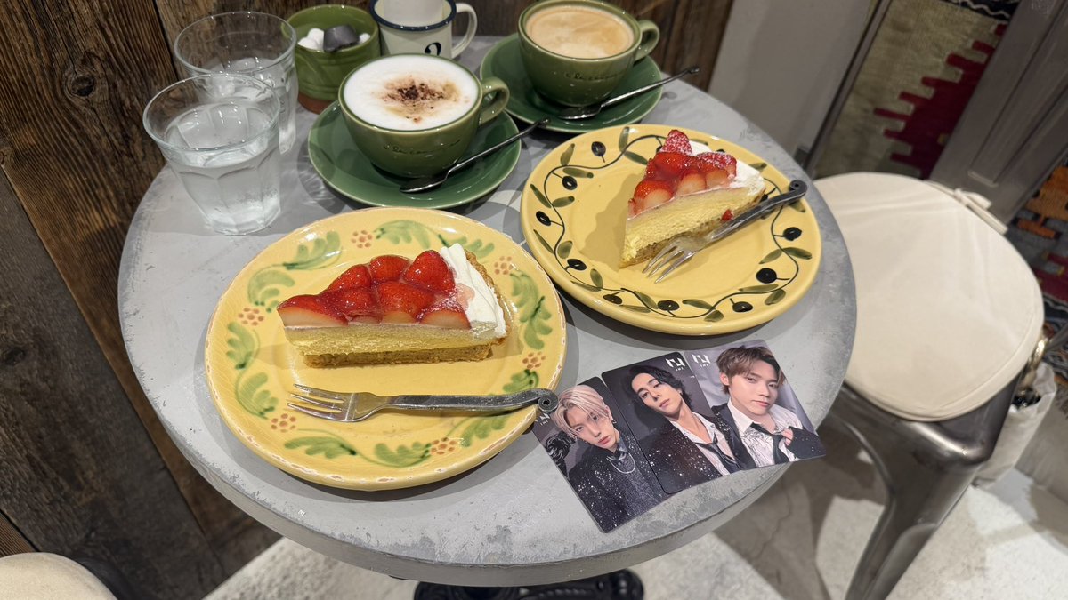 5_67585ft's tweet photo. 1泊2日の大阪沢山たべた〜✨♡ https://t.co/TklZCzECti
