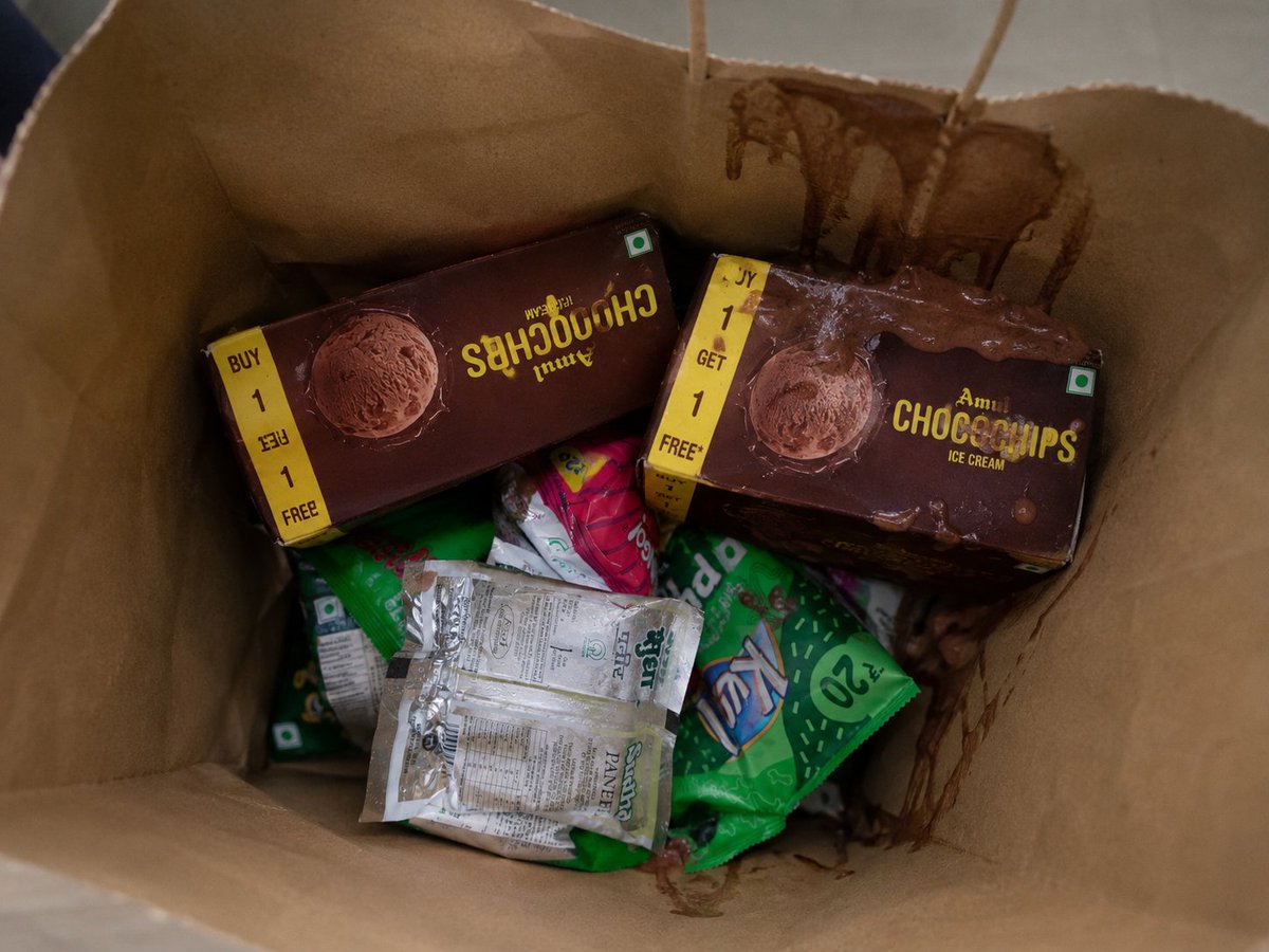 yashkumar93092's tweet photo. Absolute disaster delivery from @letsblinkit today! Half my ₹1438 order is complete MISSING 6 packs of paneer, aloo bhujia, punjabi tadka, biryani masala paste, coldrink &amp; face pack &amp; the Amul ice cream arrived entirely melted, leaking liquid all over the bag. @ConsumerHelp_ https://t.co/oUK3g9InsG