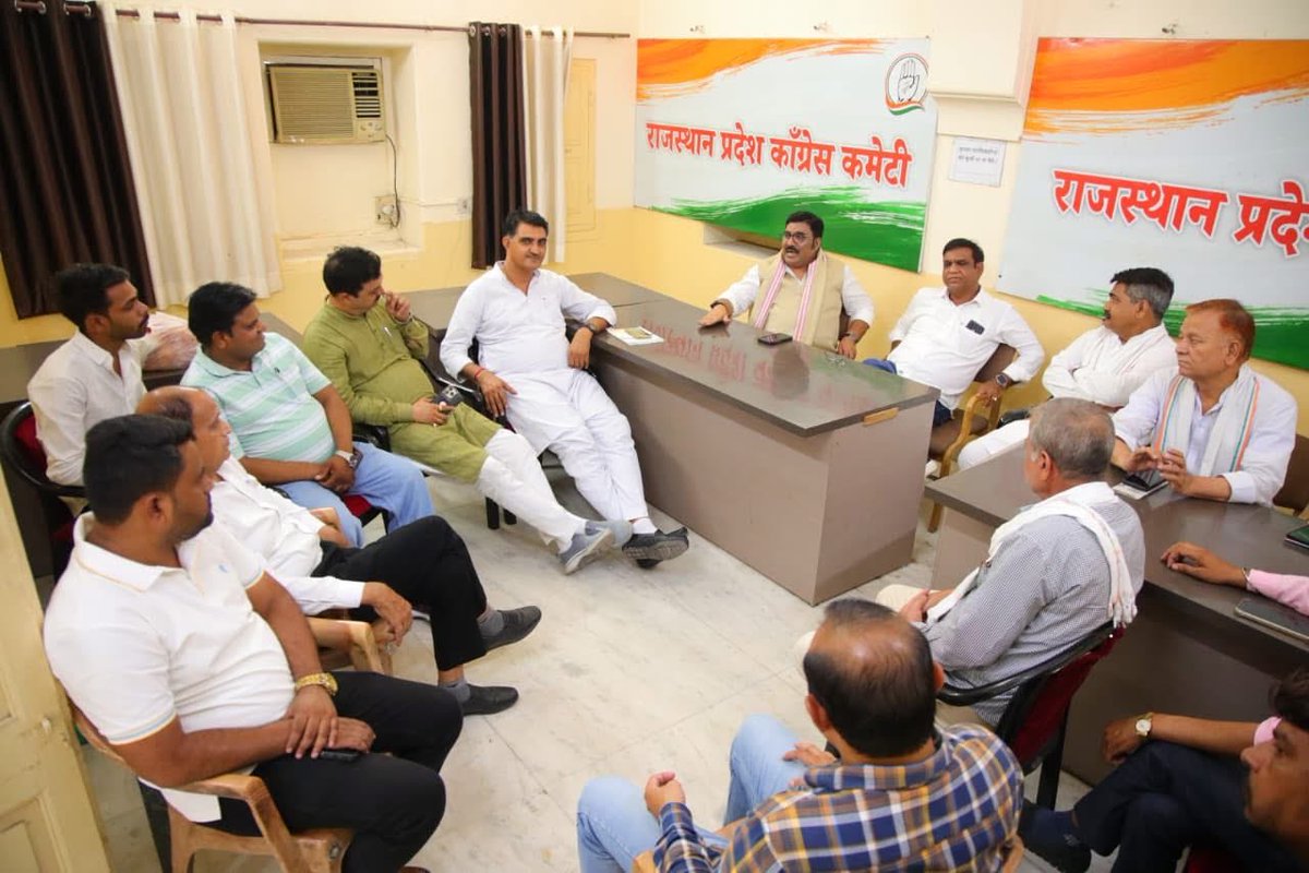 VickramSwamiINC's tweet photo. प्रदेश कांग्रेस कार्यालय, जयपुर में आज कांग्रेस परिवार के साथियों से आत्मीय मुलाकात हुई।

📍जयपुर

@INCRajasthan https://t.co/RTwkocMyfN