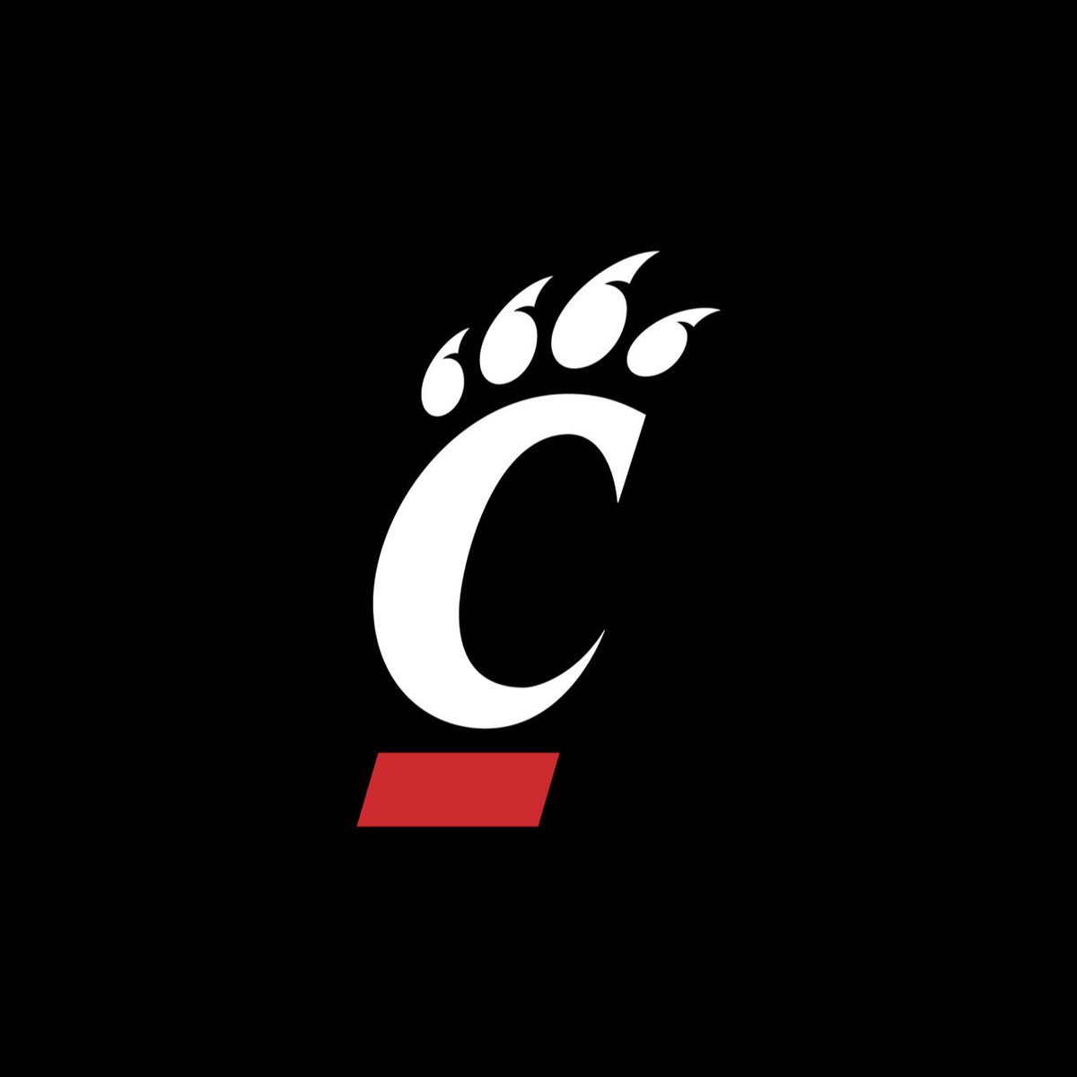 charlesr2029's tweet photo. University of Cincinnati Camp Recap 🎥

2029 DE | South Oldham HS (KY)
6’3” | 215 lbs

Grateful for the opportunity to compete and learn from the Cincinnati staff. Excited to have the opportunity to compete in 1-on-1s with the upperclassmen.

@TheGuruStew
@UC_Recruiting
@GoBearcatsFB
@CainSams