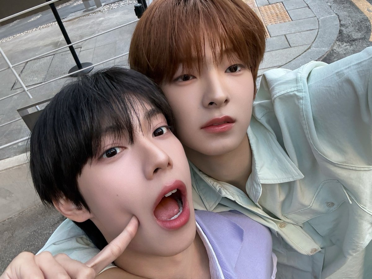 oeanxc's tweet photo. 260609 플레어유 공식 인스타그램 #최립우 #강우진 https://t.co/kDcM601Ee7
